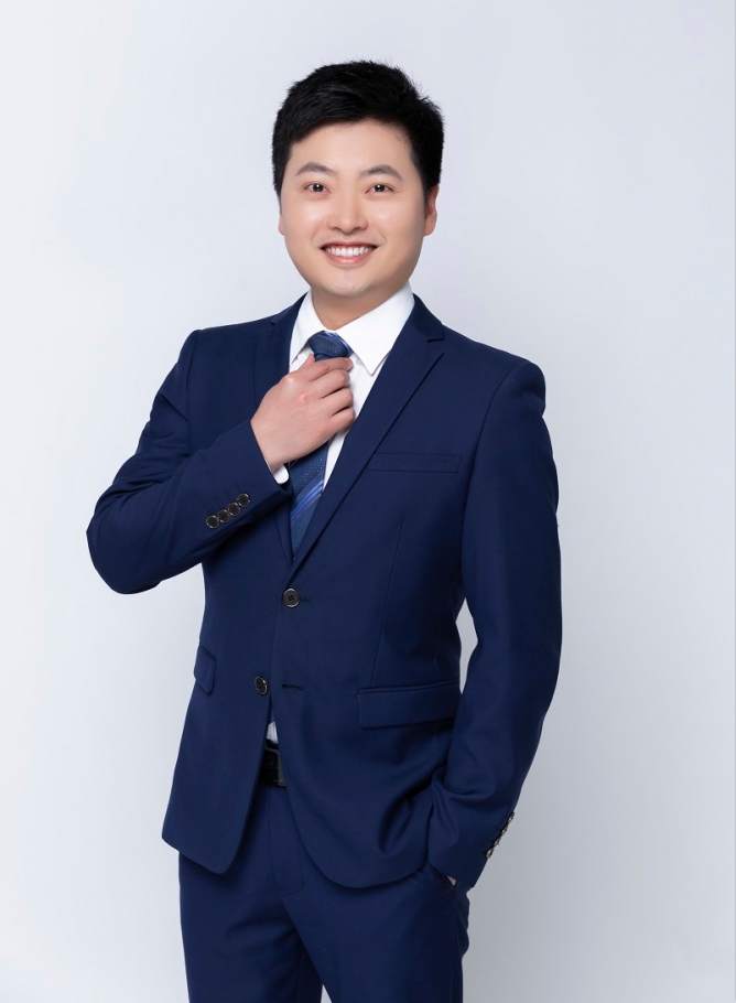 杨滔